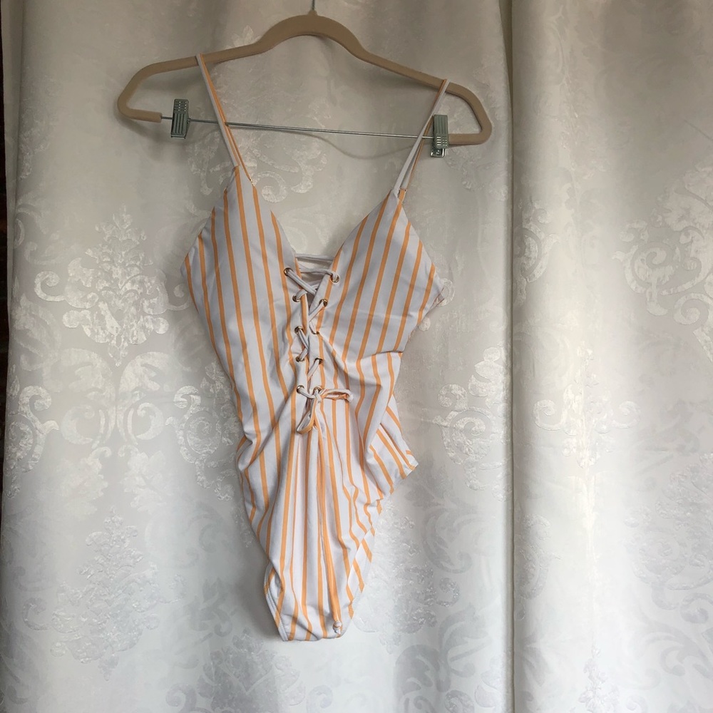 Last 1🆕Venus Mustard Striped One Piece Swimsuit - Picture 5 of 7